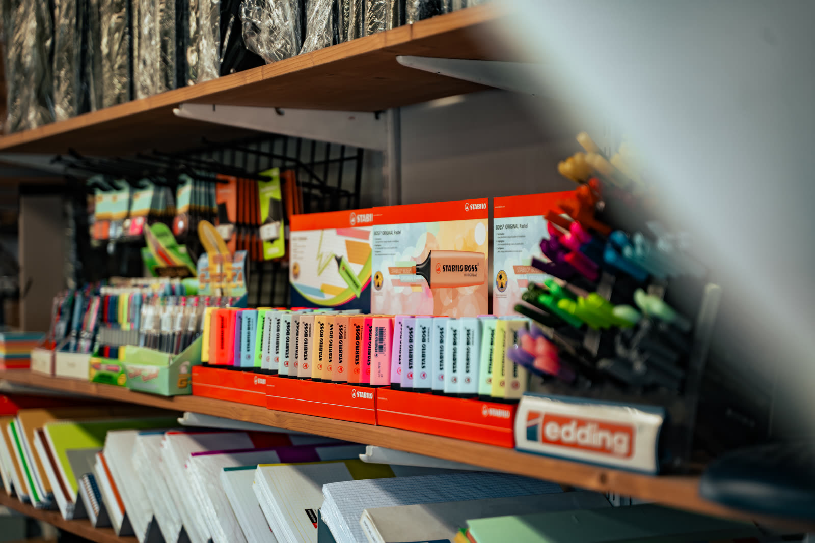 Estantería de papelería en Alfambra