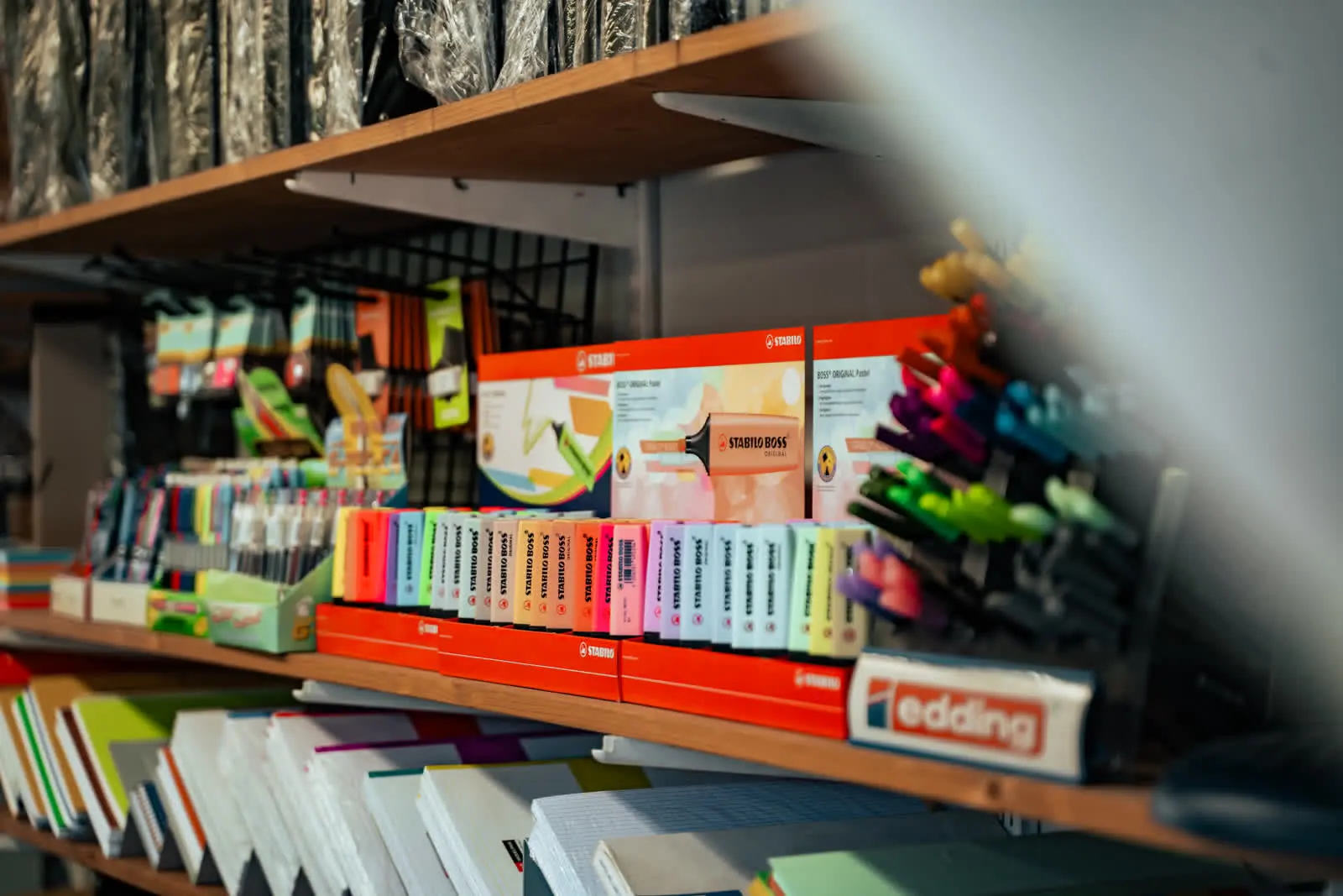 Estantería de papelería en Alfambra